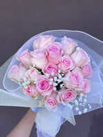 18 Classic pink roses bouquet