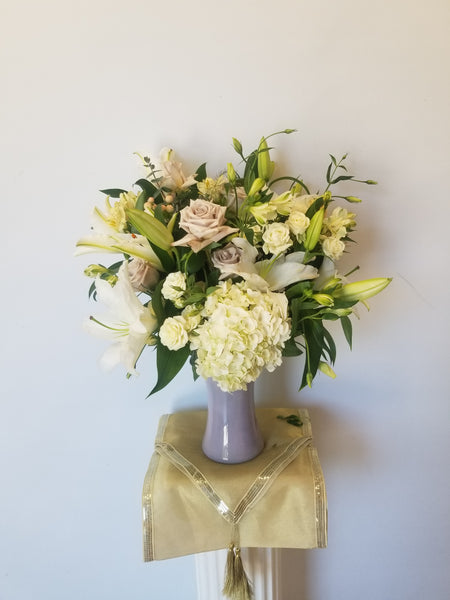 White and Cream Flowers arrangement in Vase