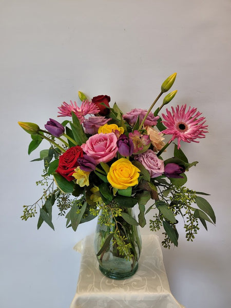 Mixed roses in vase