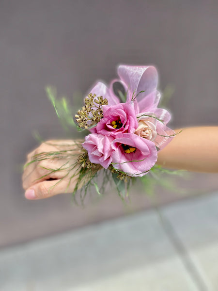 Buy Eucalyptus Wrist Corsages, Baby's Breath Corsage Bracelet, Dried Flowers  Wedding Accessory, Handmade Bridesmaid Flower Bracelet Online in India -  Etsy