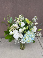 gorgeous mixed flowers in Vase